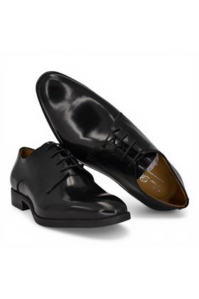 Scarpa allacciata uomo Dino Draghi in vitello spazzolato colore nero. DINO DRAGHI | 8810-SPAZZ. NERO